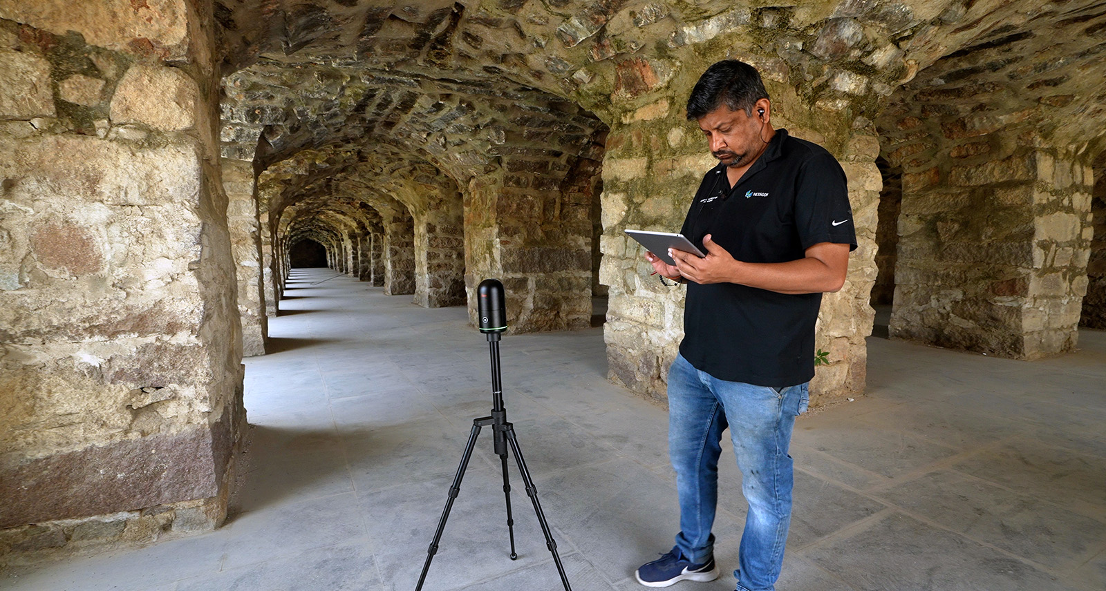 Scannen mit dem Laserscanner Leica BLK360 und der Feldanwendung Cyclone FIELD 360 in den Qutub-Shahi-Gräbern, Indien